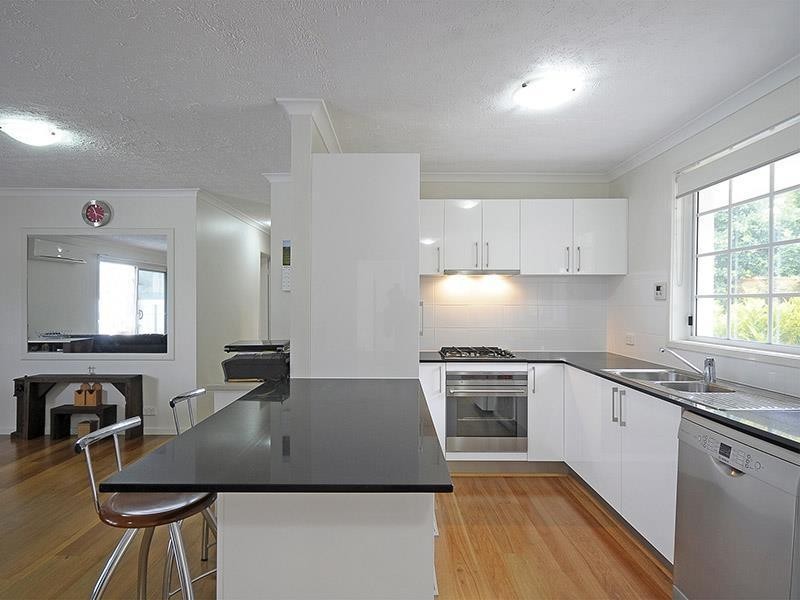 77 Savoy Drive, Broadbeach Waters QLD 4218