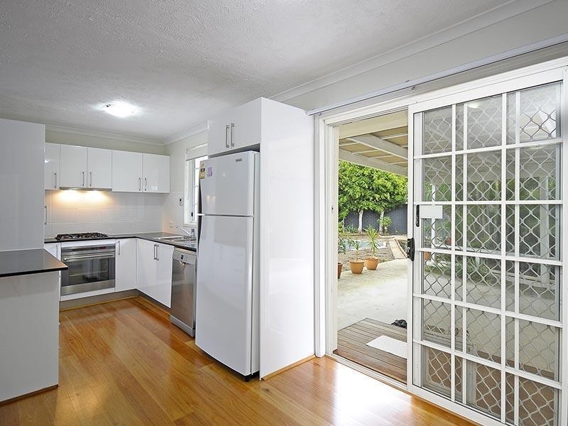 77 Savoy Drive, Broadbeach Waters QLD 4218