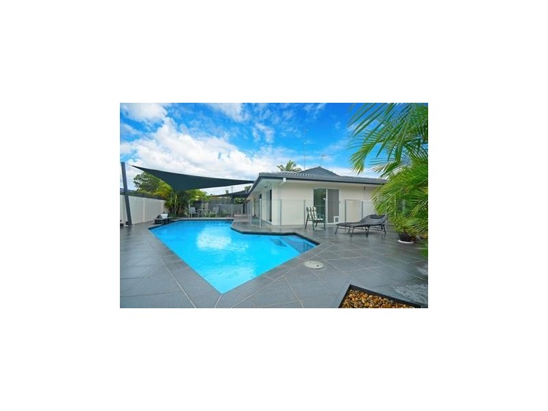 77 Savoy Drive, Broadbeach Waters QLD 4218