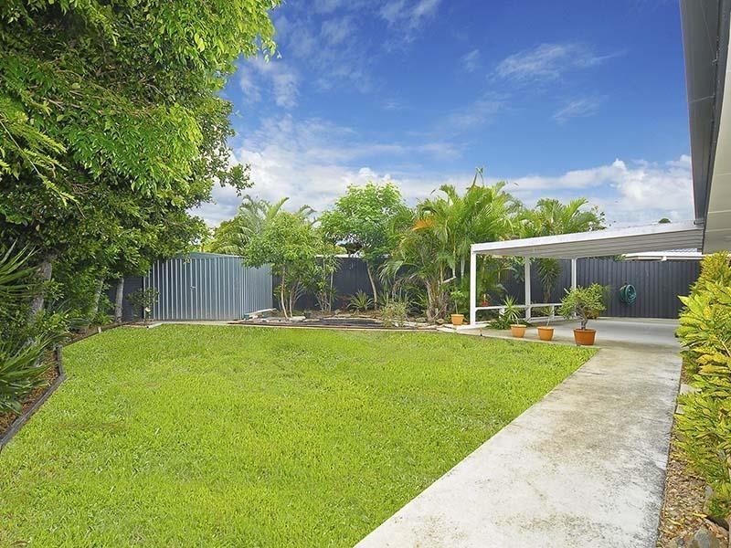 77 Savoy Drive, Broadbeach Waters QLD 4218