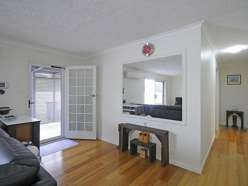 77 Savoy Drive, Broadbeach Waters QLD 4218