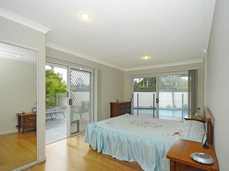 77 Savoy Drive, Broadbeach Waters QLD 4218