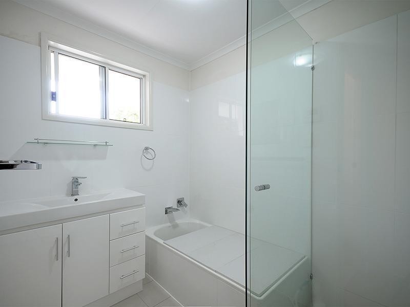 77 Savoy Drive, Broadbeach Waters QLD 4218