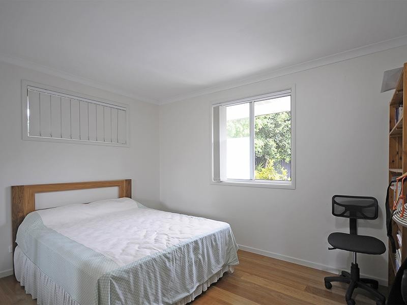 77 Savoy Drive, Broadbeach Waters QLD 4218