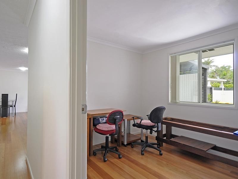 77 Savoy Drive, Broadbeach Waters QLD 4218