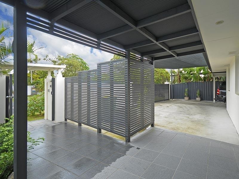 77 Savoy Drive, Broadbeach Waters QLD 4218