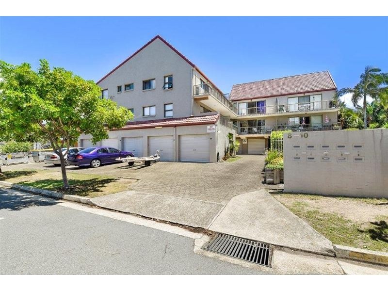 2/8 Weemala Street, Chevron Island QLD 4217