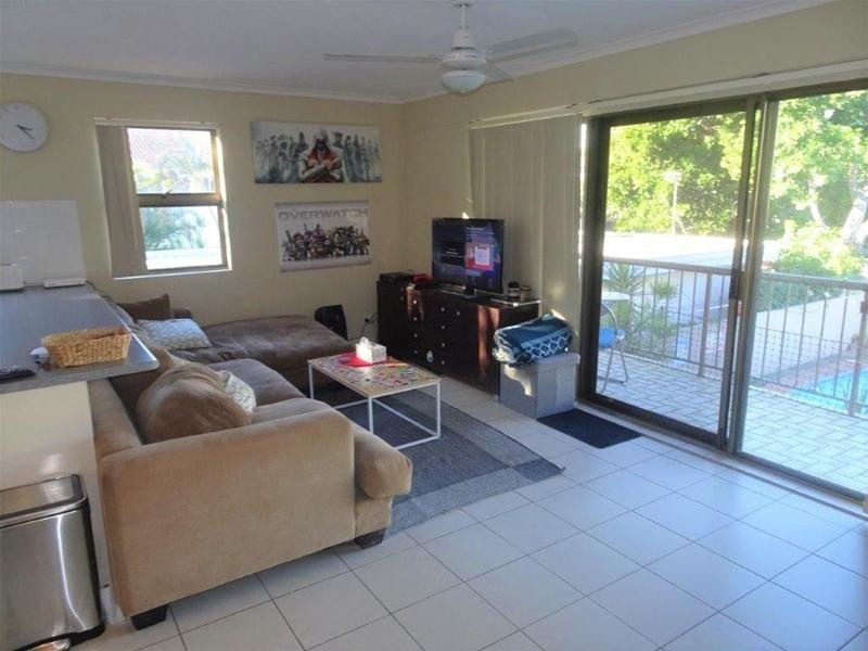 2/8 Weemala Street, Chevron Island QLD 4217