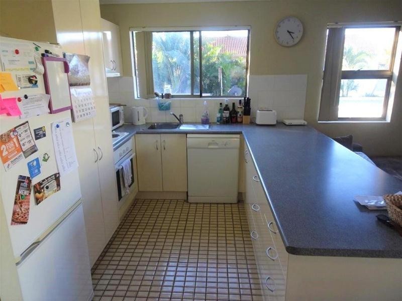 2/8 Weemala Street, Chevron Island QLD 4217