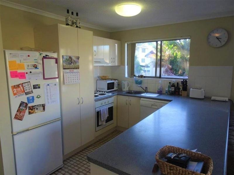 2/8 Weemala Street, Chevron Island QLD 4217