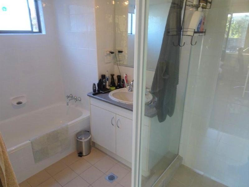 2/8 Weemala Street, Chevron Island QLD 4217