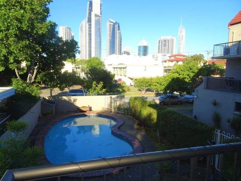 2/8 Weemala Street, Chevron Island QLD 4217