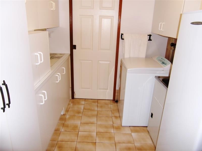 9 Mercedes Place (Evandale Waters), Bundall QLD 4217