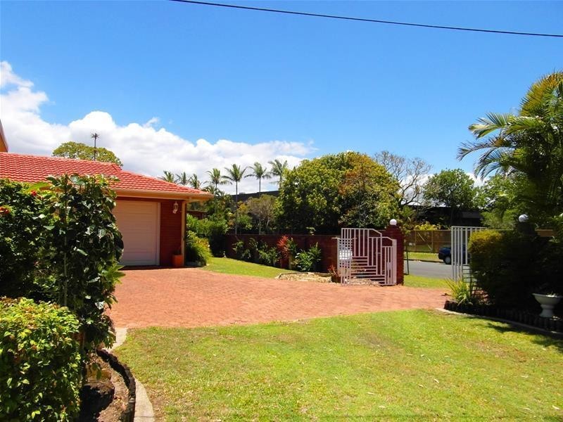 9 Mercedes Place (Evandale Waters), Bundall QLD 4217