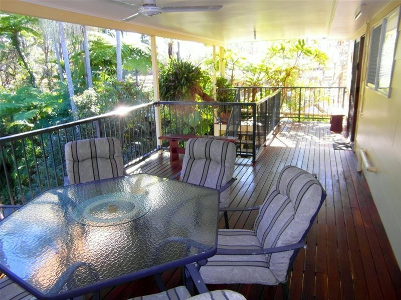 50 Woomera Crescent, Southport QLD 4215