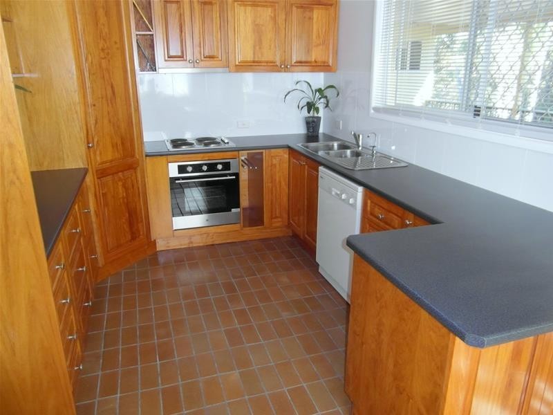 50 Woomera Crescent, Southport QLD 4215