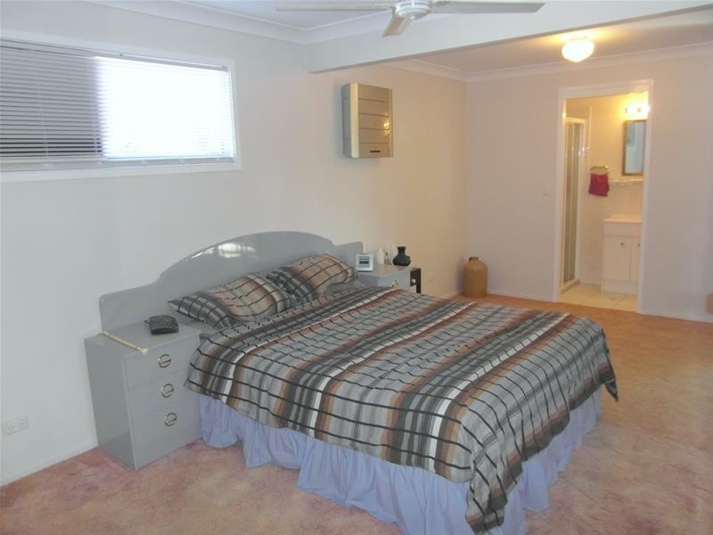 50 Woomera Crescent, Southport QLD 4215