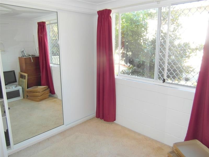 50 Woomera Crescent, Southport QLD 4215