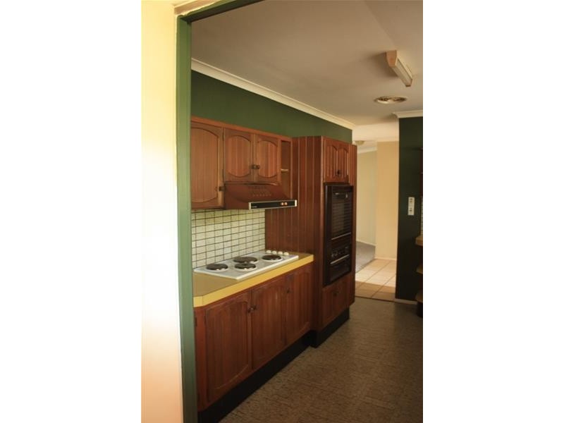 17 Thomas Drive, Chevron Island QLD 4217