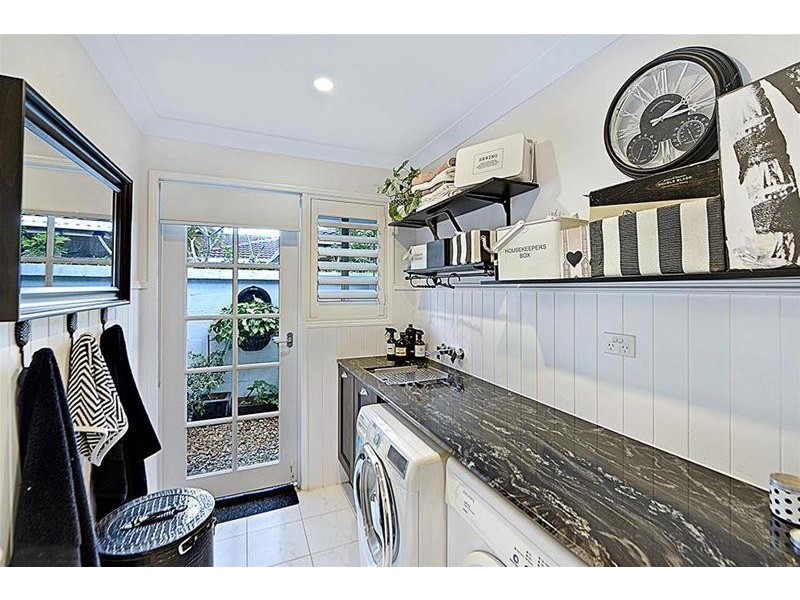 6 Viking Court, Paradise Waters QLD 4217