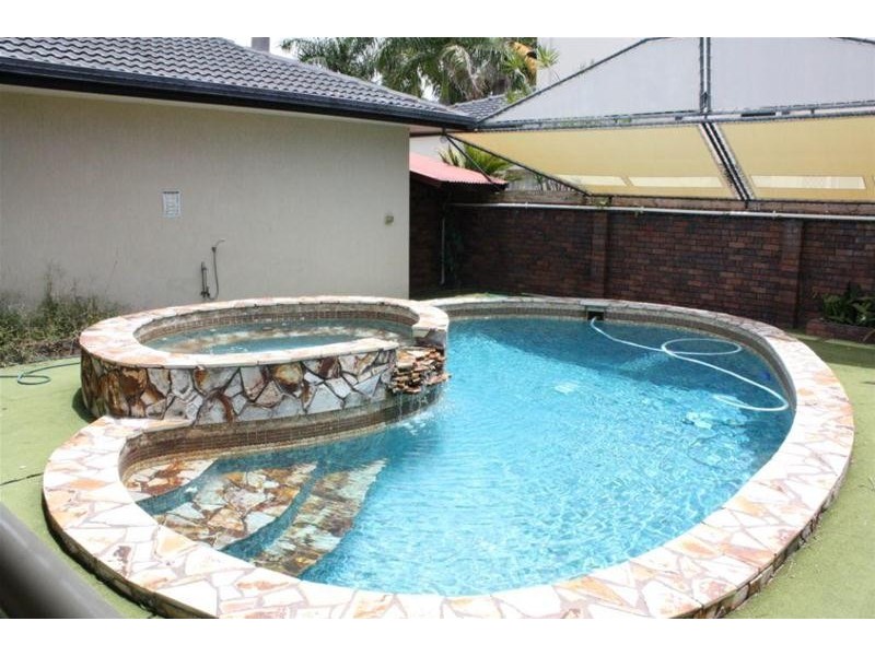 92 Commodore Drive, Paradise Waters QLD 4217