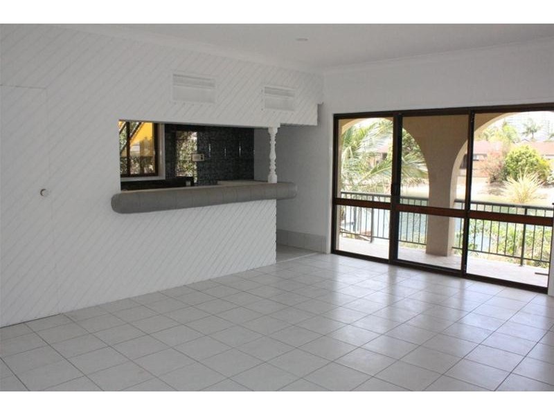 92 Commodore Drive, Paradise Waters QLD 4217