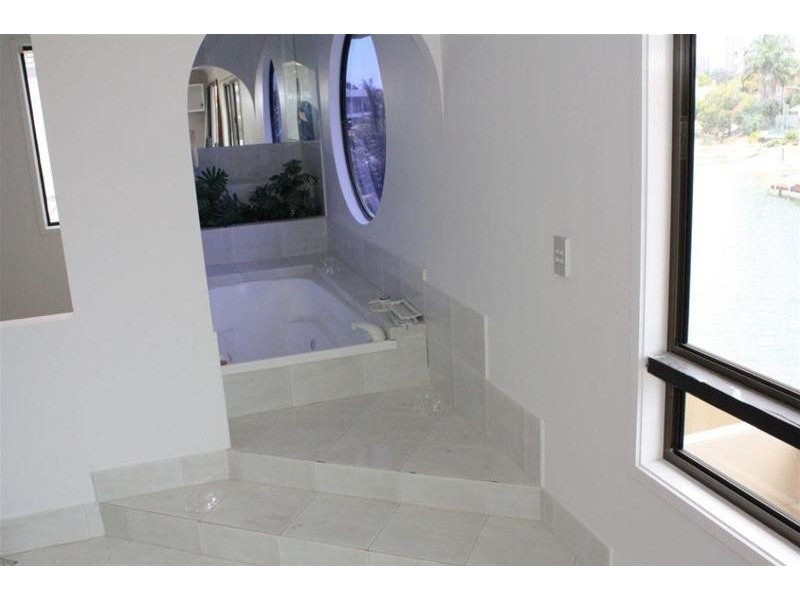 92 Commodore Drive, Paradise Waters QLD 4217