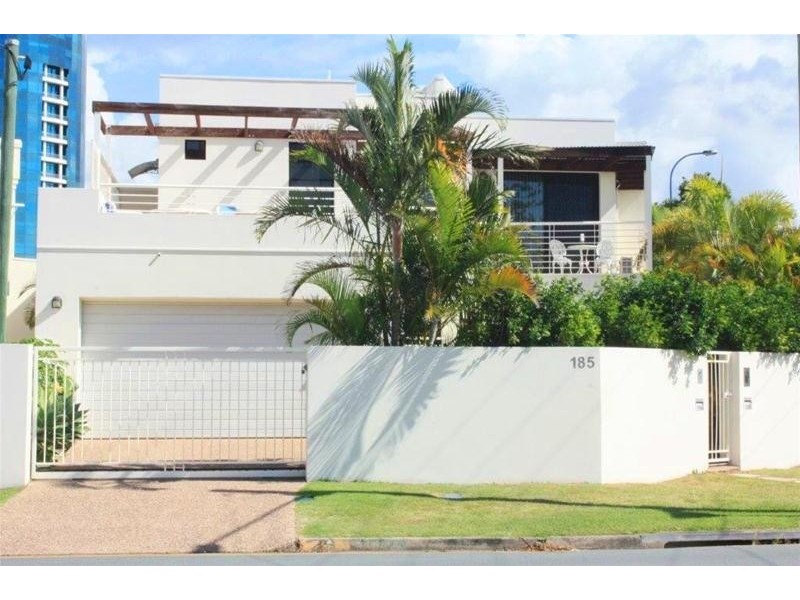 2/185 Stanhill Drive, Chevron Island QLD 4217