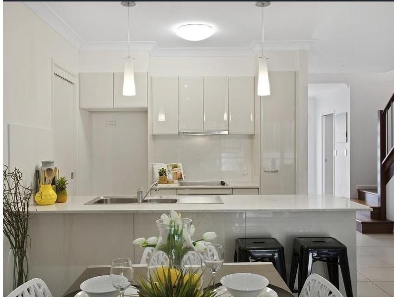 2/84 Falconer Street, Southport QLD 4215