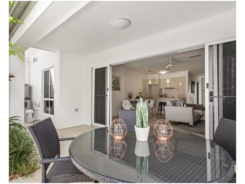 2/84 Falconer Street, Southport QLD 4215