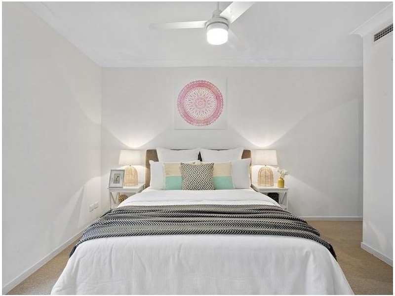 2/84 Falconer Street, Southport QLD 4215