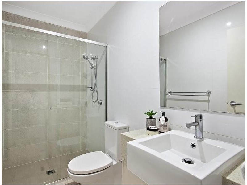 2/84 Falconer Street, Southport QLD 4215