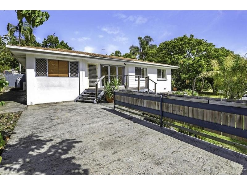 86 Kindra Avenue, Southport QLD 4215