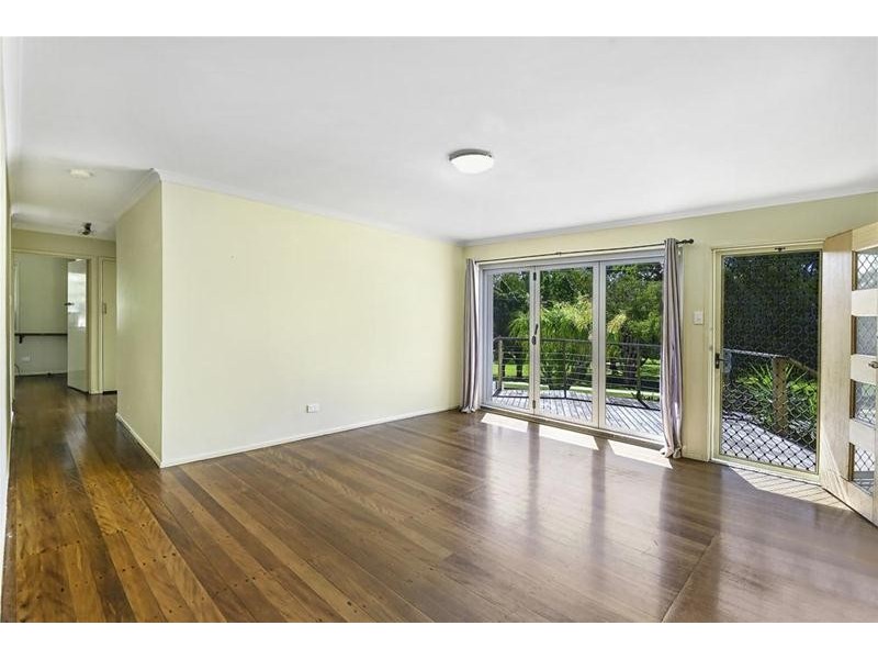 86 Kindra Avenue, Southport QLD 4215