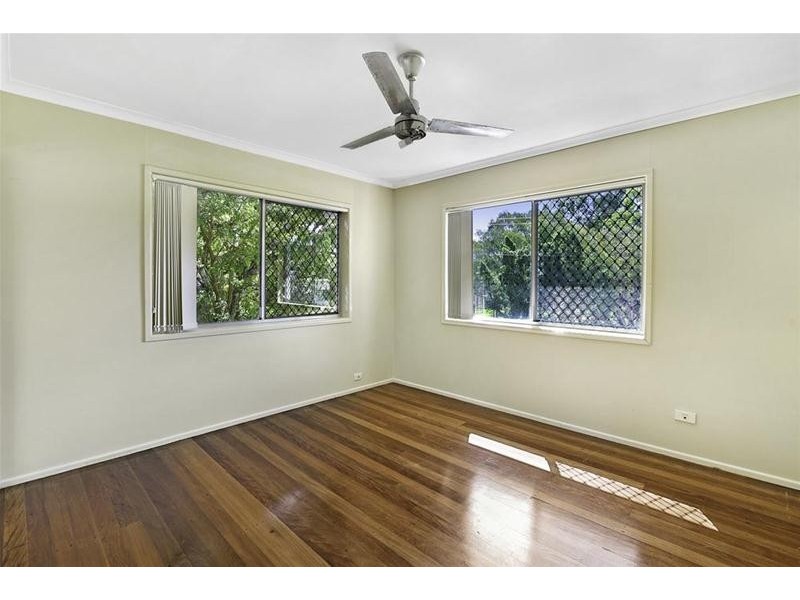 86 Kindra Avenue, Southport QLD 4215