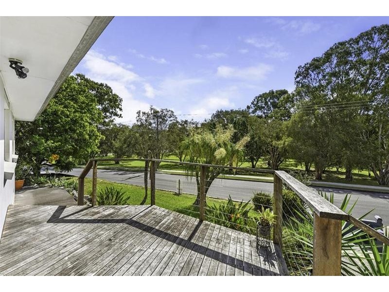 86 Kindra Avenue, Southport QLD 4215