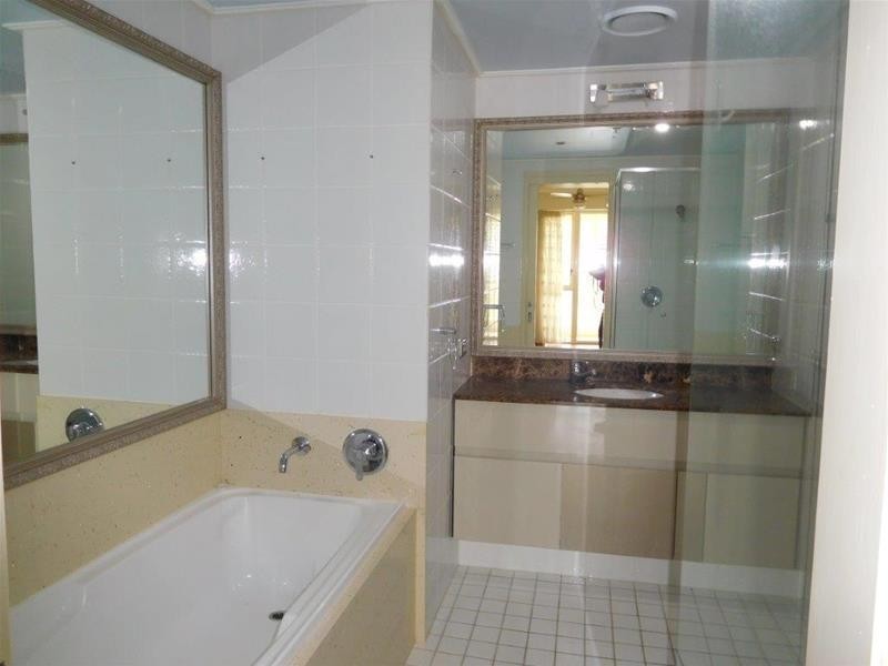 1 Lennie Avenue, Main Beach QLD 4217