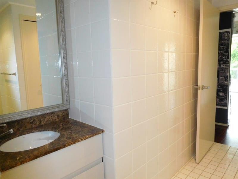 1 Lennie Avenue, Main Beach QLD 4217