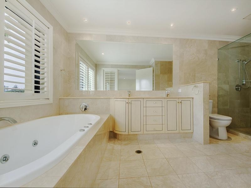 13 Seafarer Court, Paradise Waters QLD 4217