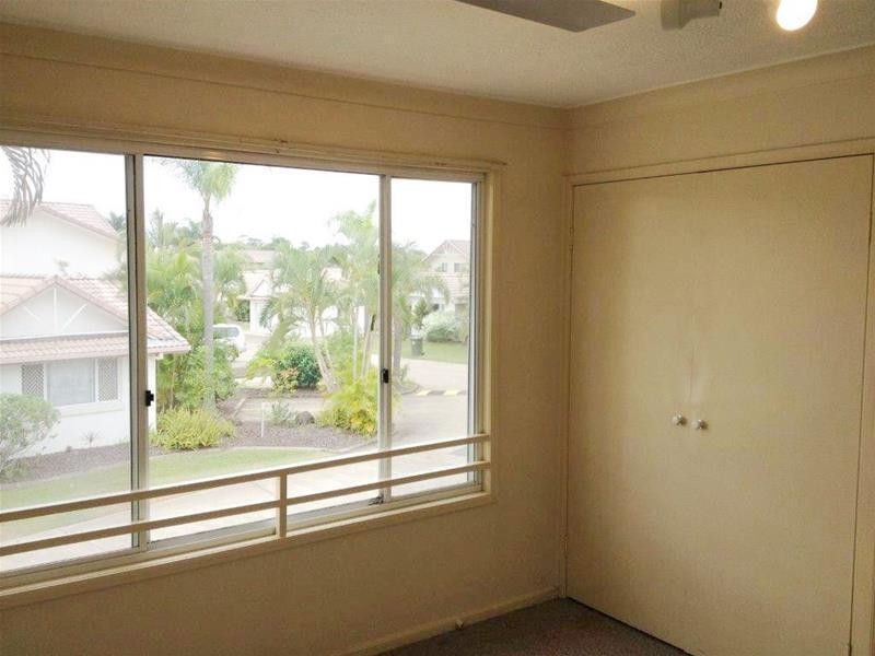 2 St Kevins Avenue, Benowa QLD 4217