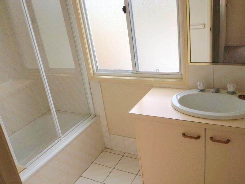 2 St Kevins Avenue, Benowa QLD 4217