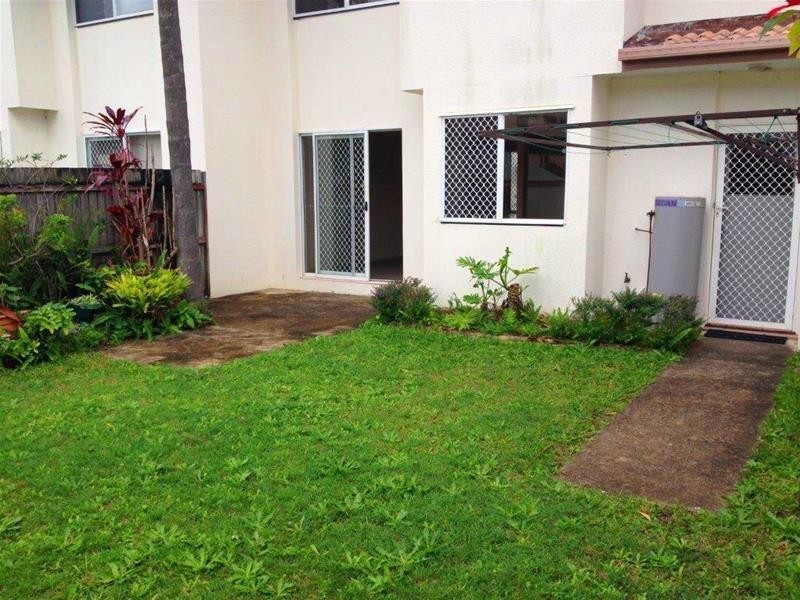 2 St Kevins Avenue, Benowa QLD 4217