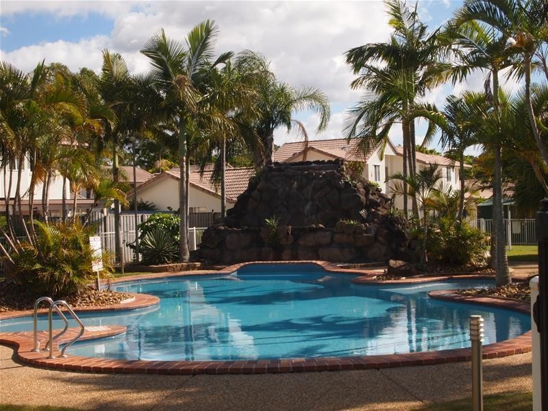 2 St Kevins Avenue, Benowa QLD 4217