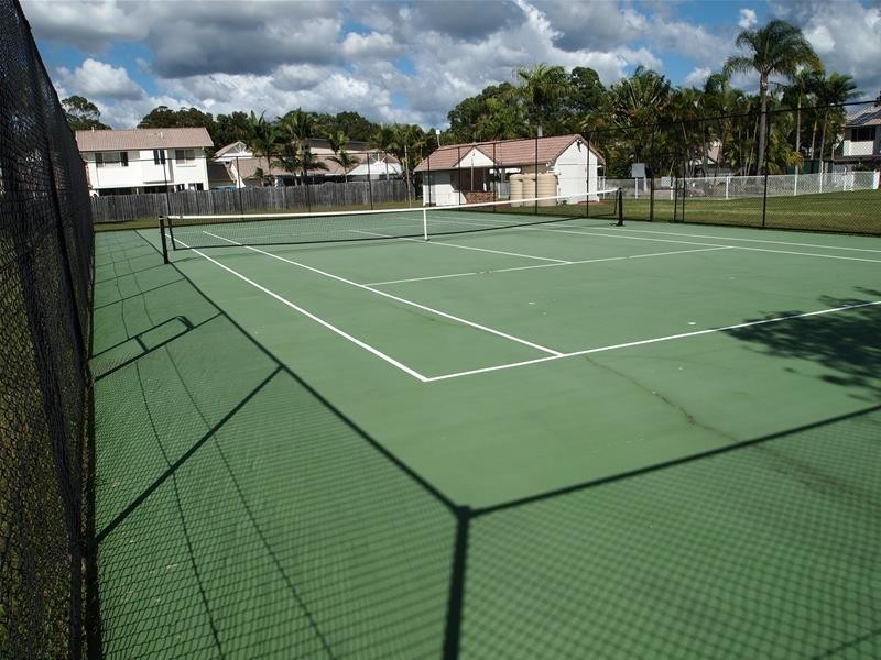 2 St Kevins Avenue, Benowa QLD 4217