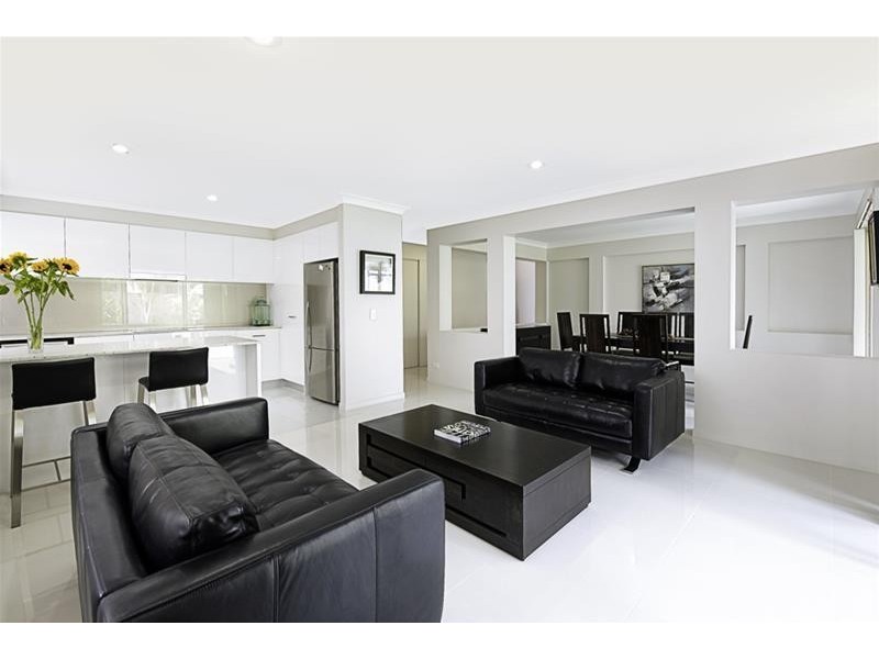 55 Edinburgh Road, Benowa Waters QLD 4217