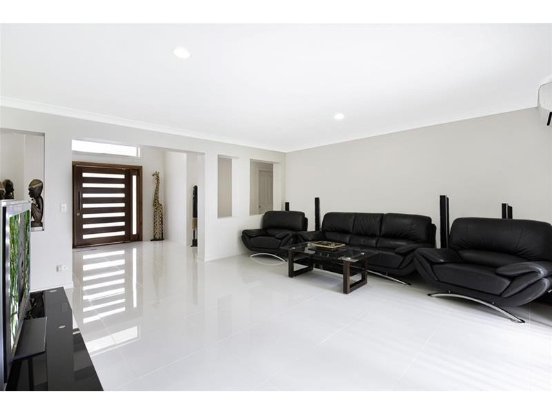 55 Edinburgh Road, Benowa Waters QLD 4217