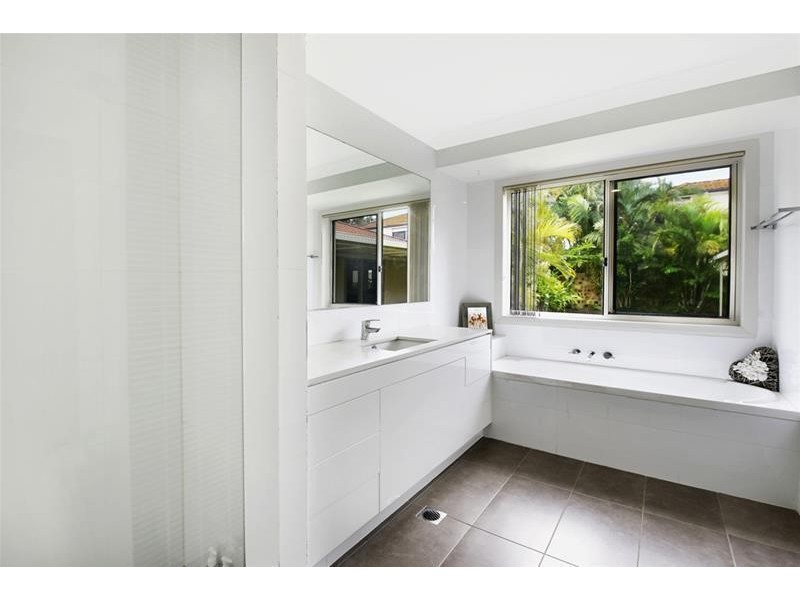 55 Edinburgh Road, Benowa Waters QLD 4217