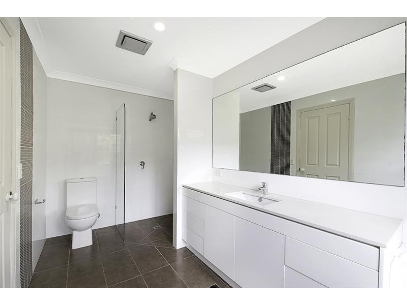 55 Edinburgh Road, Benowa Waters QLD 4217