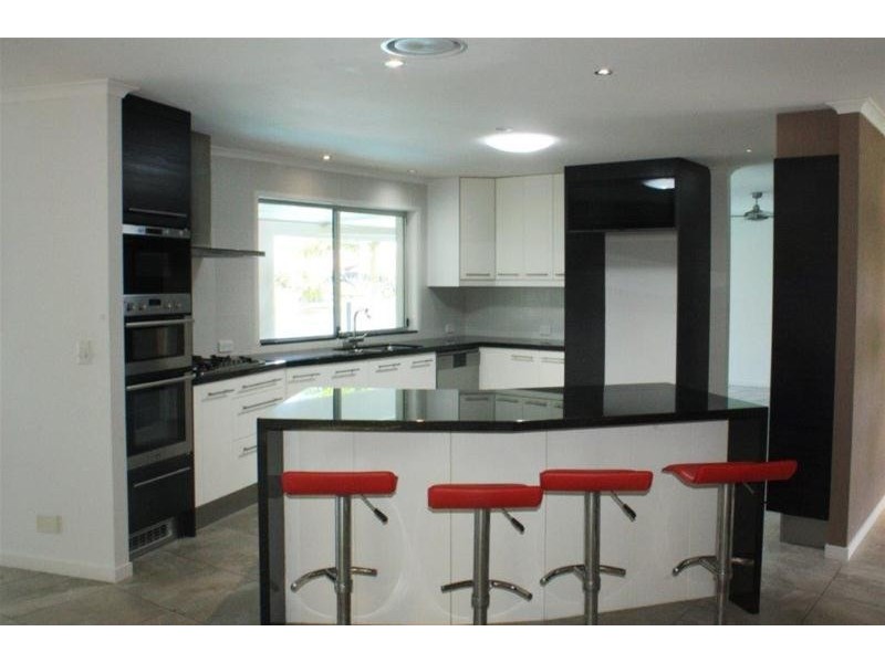 26 Long Island Court, Mermaid Waters QLD 4218