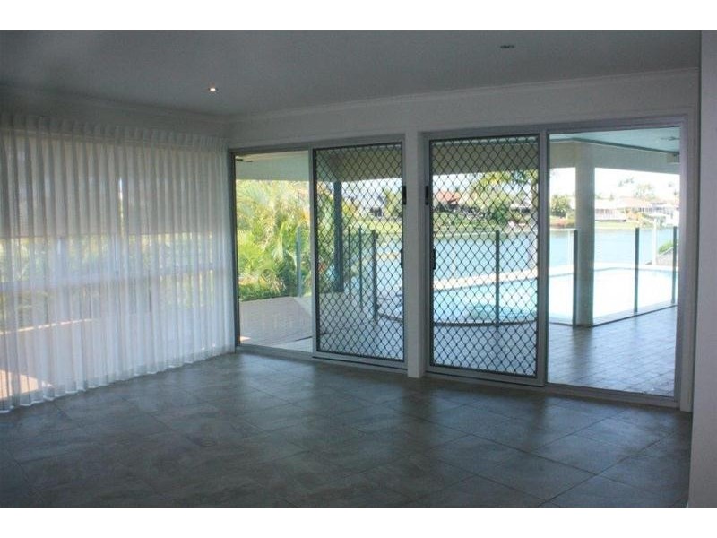 26 Long Island Court, Mermaid Waters QLD 4218